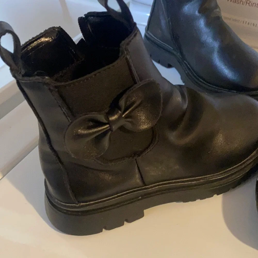 LITTLE Girls shoes all pre loves condition size 2. Back to skool BUNDLE - Picture 3 of 11